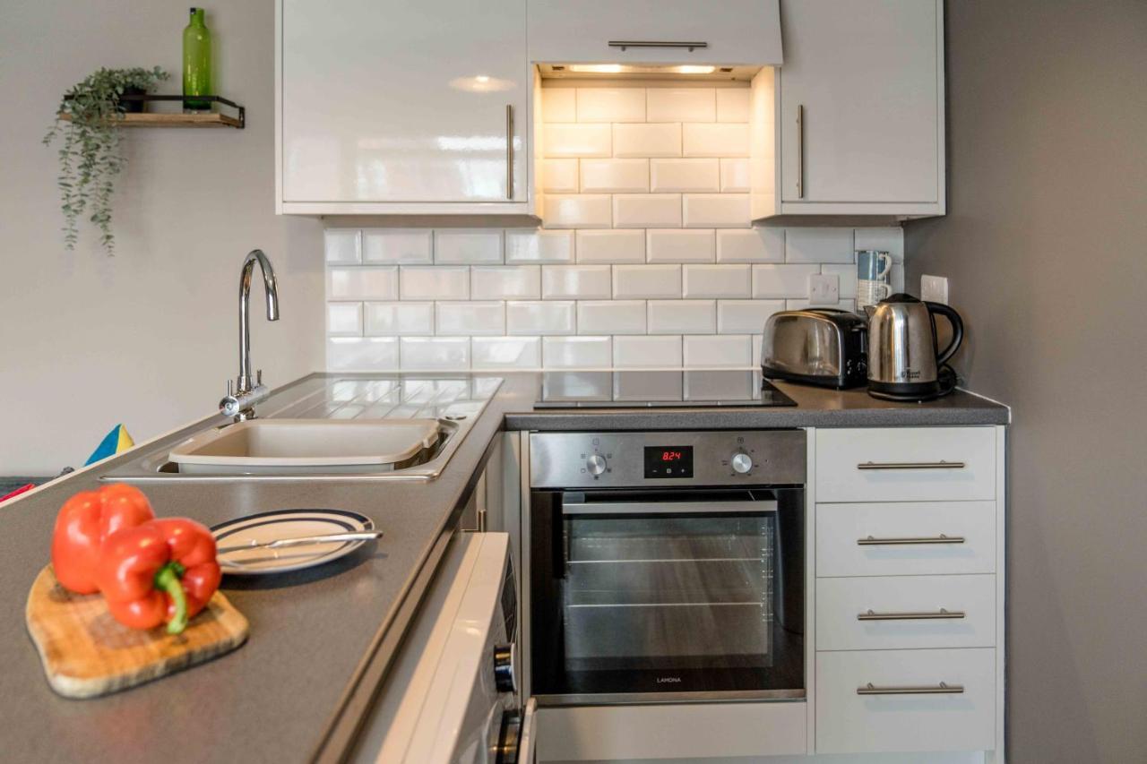 The Exchange Apartments With Permit Parking Tewkesbury Bagian luar foto