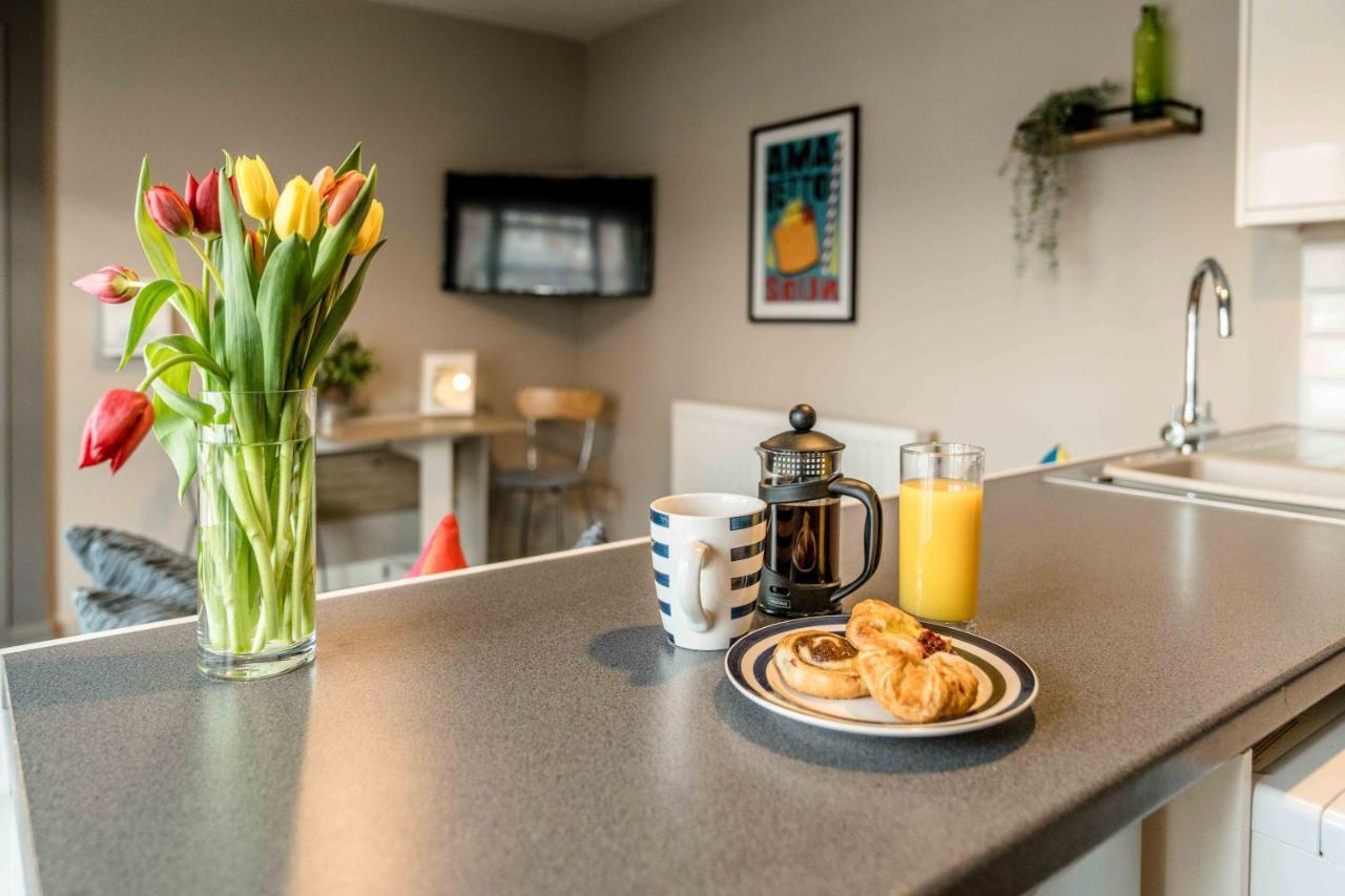 The Exchange Apartments With Permit Parking Tewkesbury Bagian luar foto